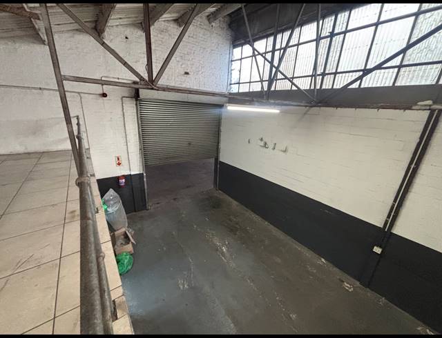 245M² WAREHOUSE TO LET IN EPPING INDUSTRIAL